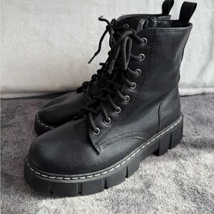 Unionbay Women’s Black Lace-Up Combat Boots Size 8M